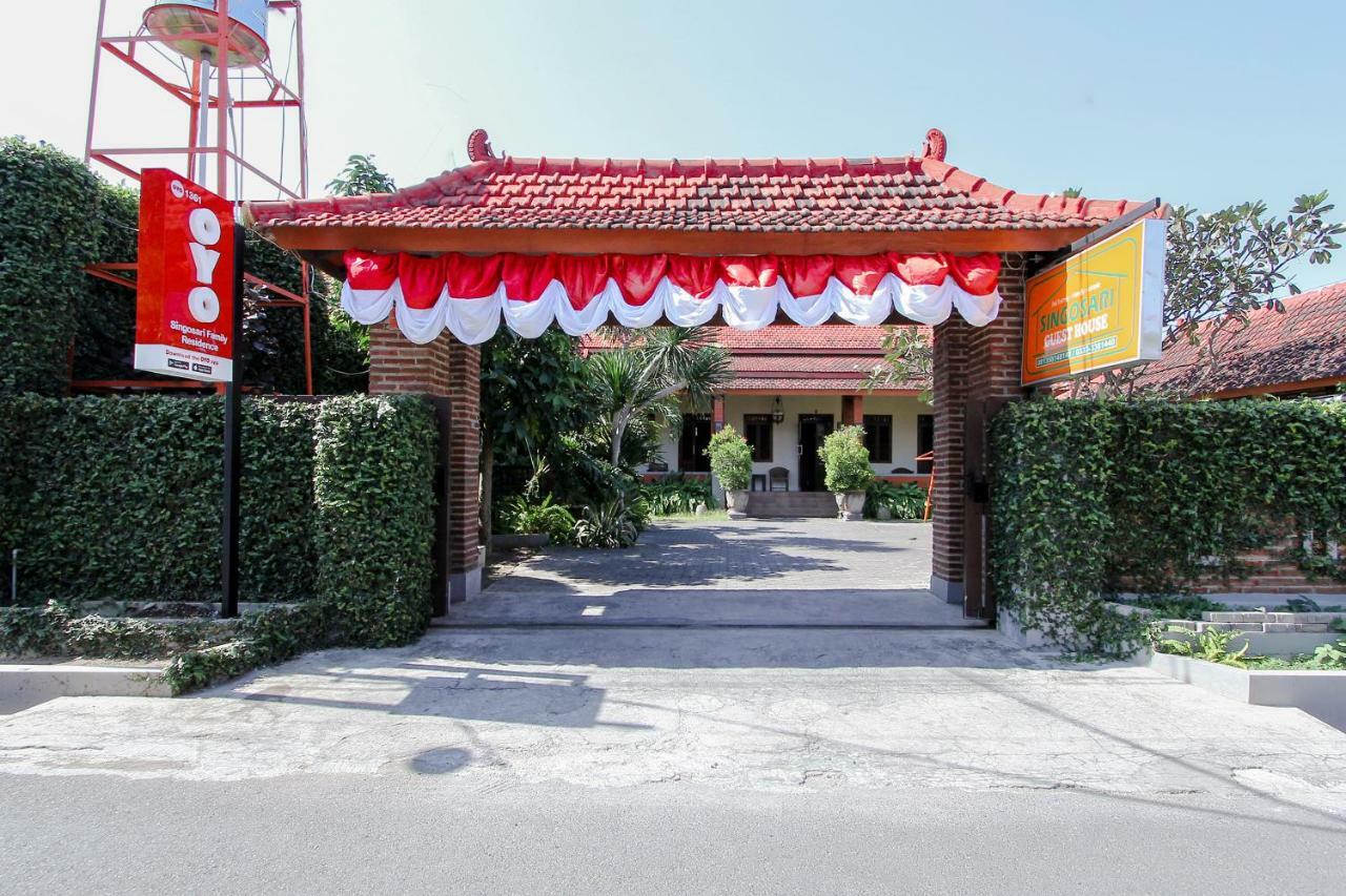 Oyo 1361 Singosari Family Residence Banyuwangi  Eksteriør billede